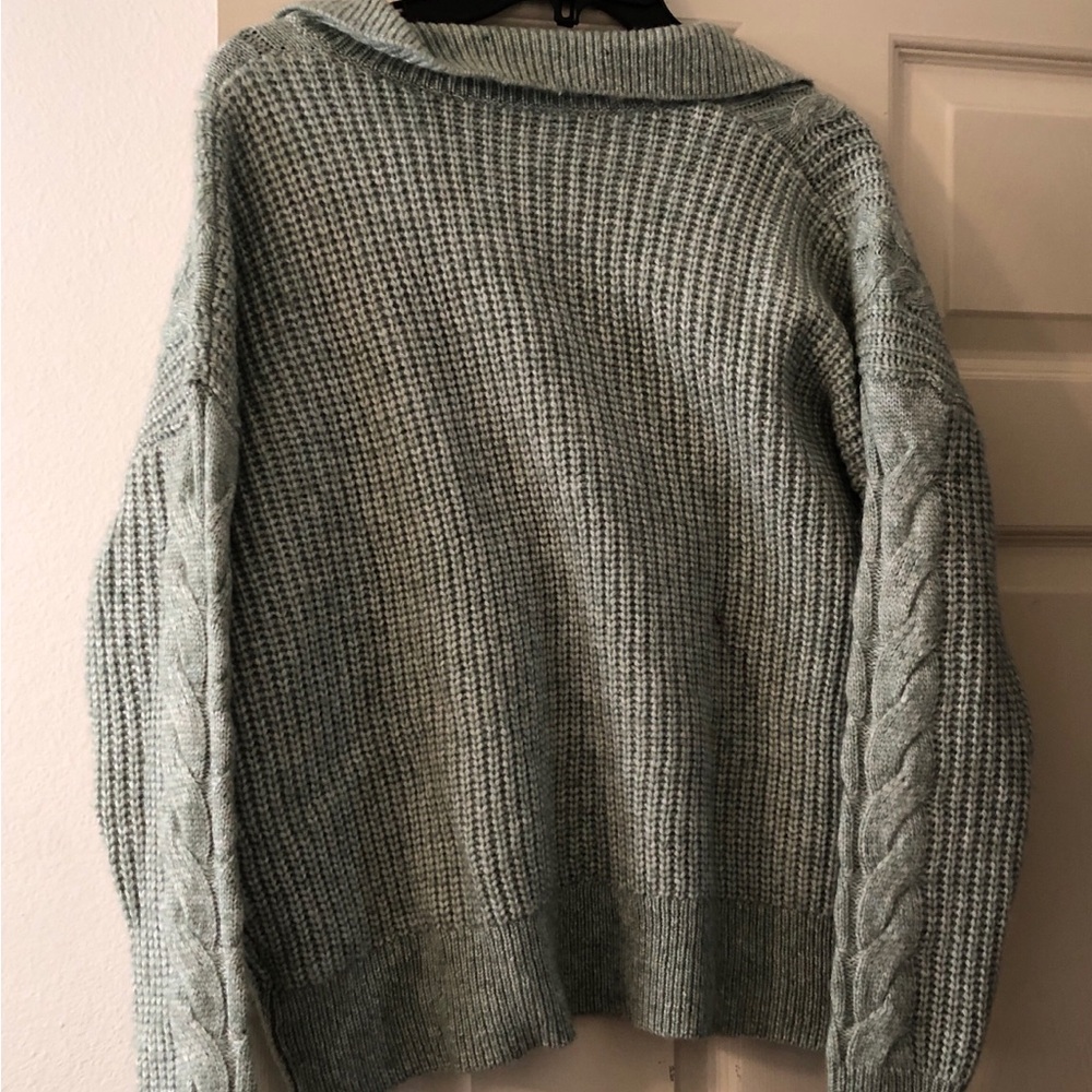 Cozy Cable-Sleeve Women's cropped Sweater in Heather Sage